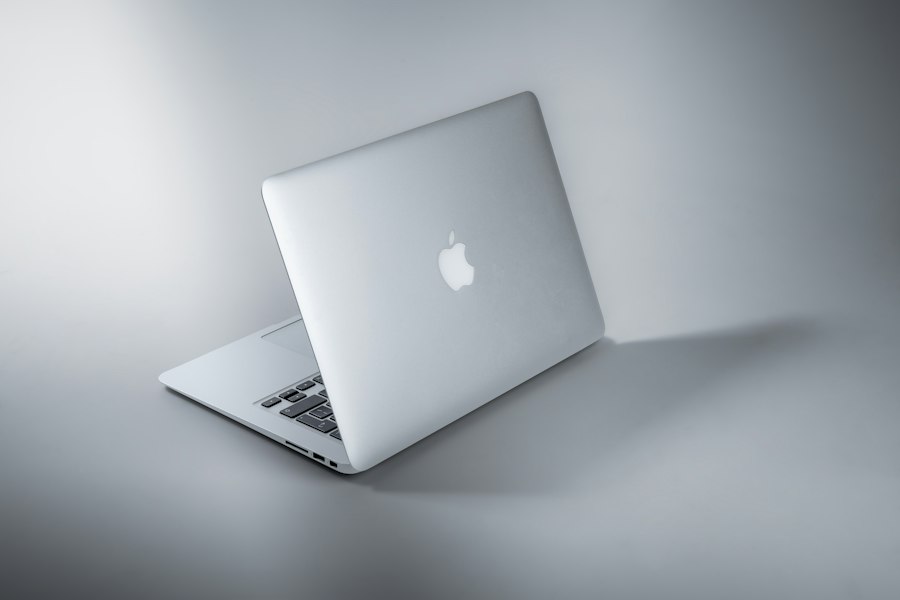 Hadiah MacBook untuk akun BOOSTER